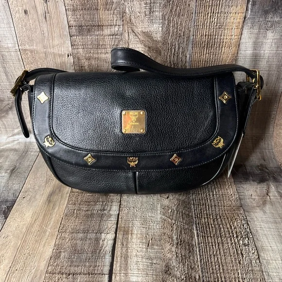 MCM Black Leather Shoulder bag with Gold Hardware - Picture 4 of 16